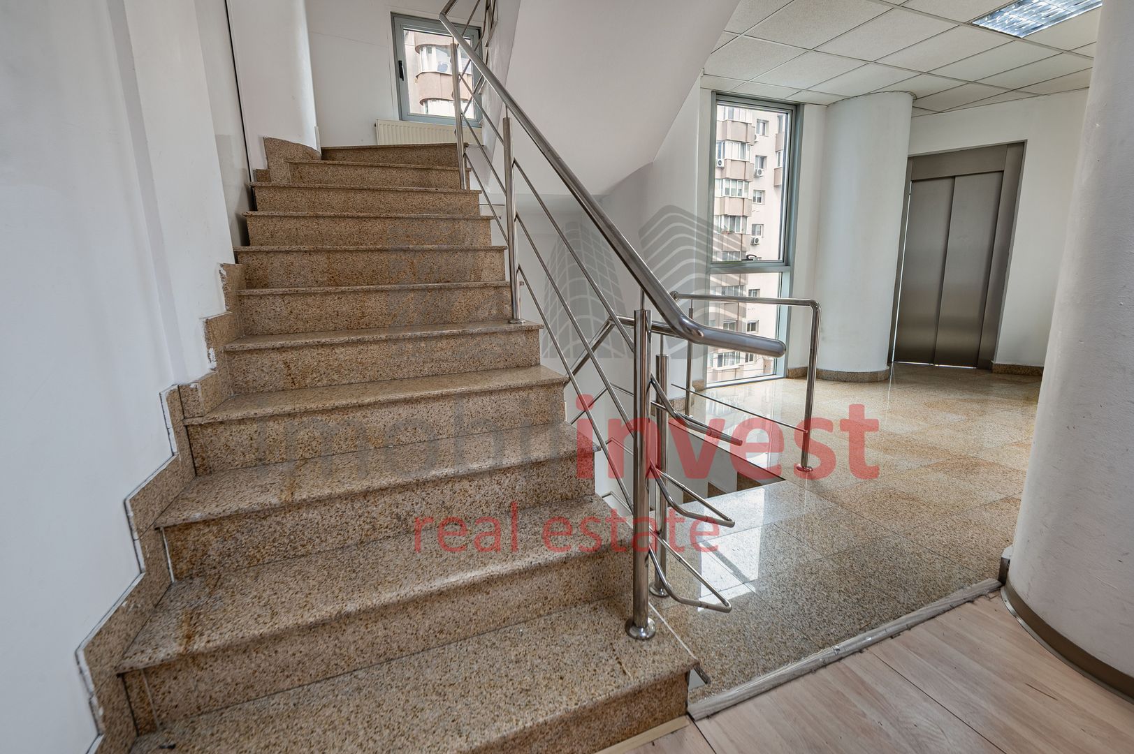 Cladire de birouri Vitan pretabilă pentru diverse afaceri. - Poză 5