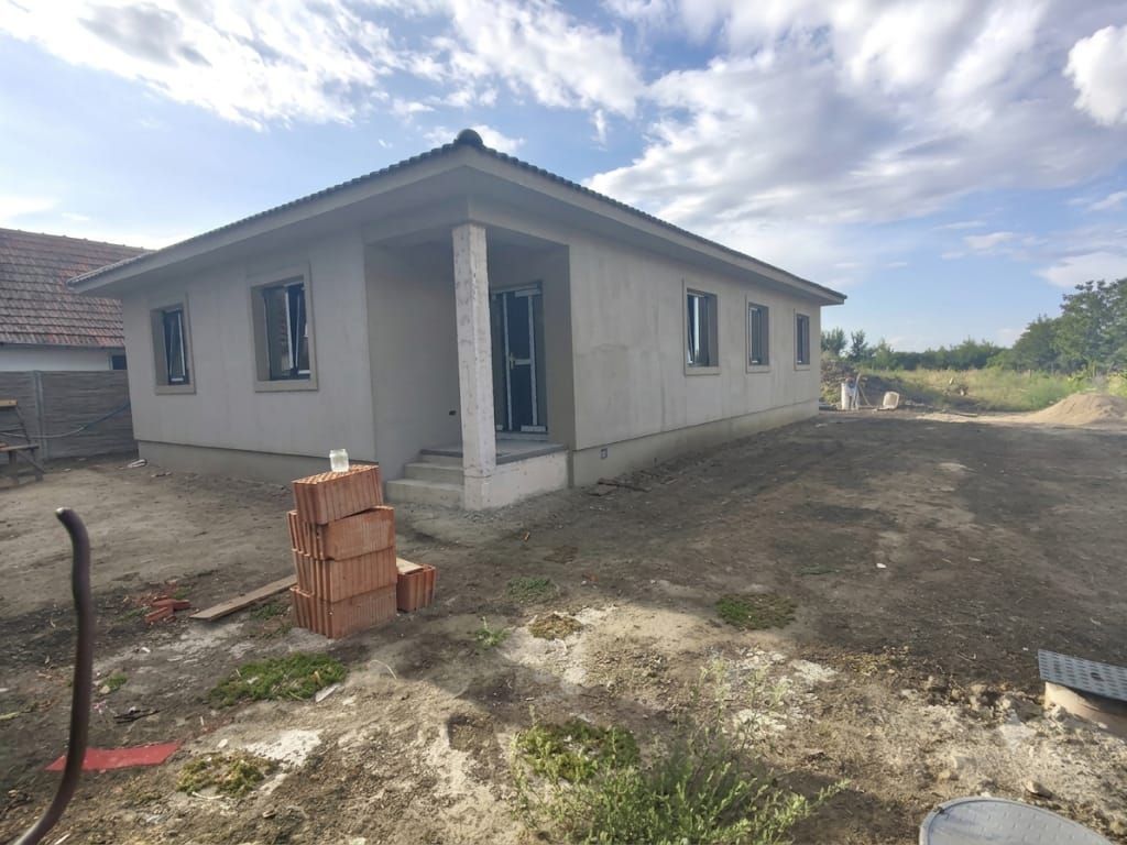 Casa Parter Sanmihaiul Roman,4 Camere,2 Bai,Terasa Acoperita,Toate Utilitatile - Poză 1