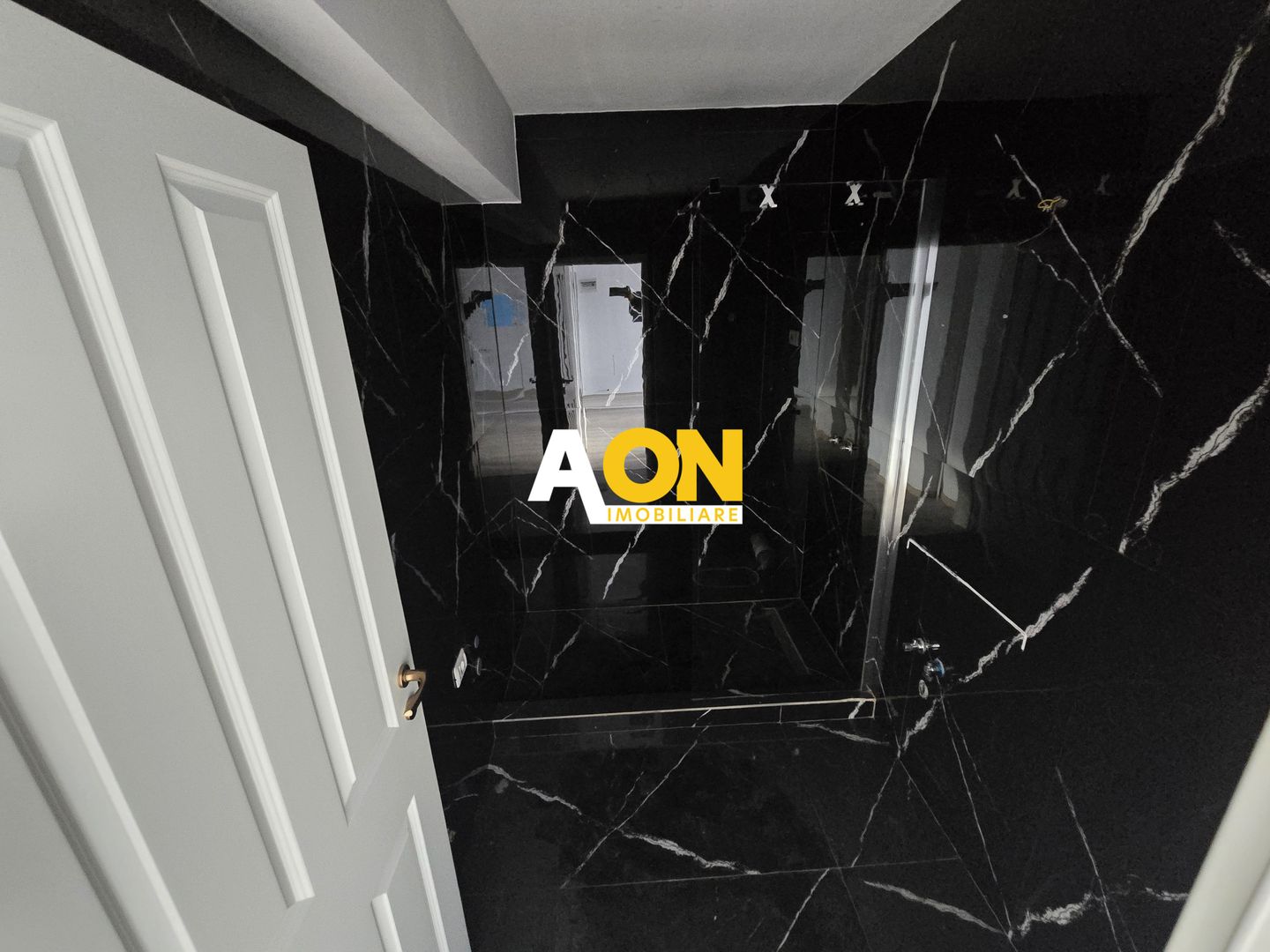 Apartament cu 2 Camere, Bloc Nou, Lift, Zona Centru - Poză 7