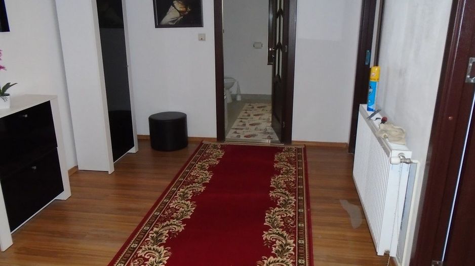 Închiriere apartament la vilă - Poză 1