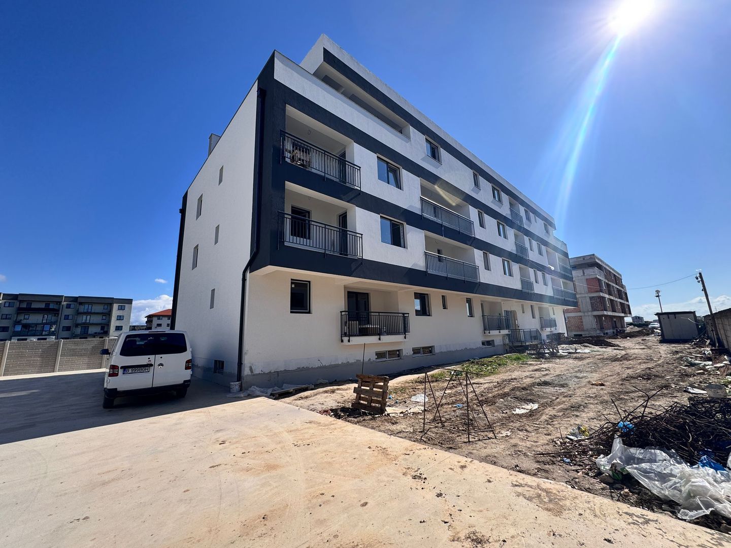 AP. 2 CAMERE, BUCATARIE INCHISA, CENTRALA , BLOC NOU, COMISION 0% - Poză 1