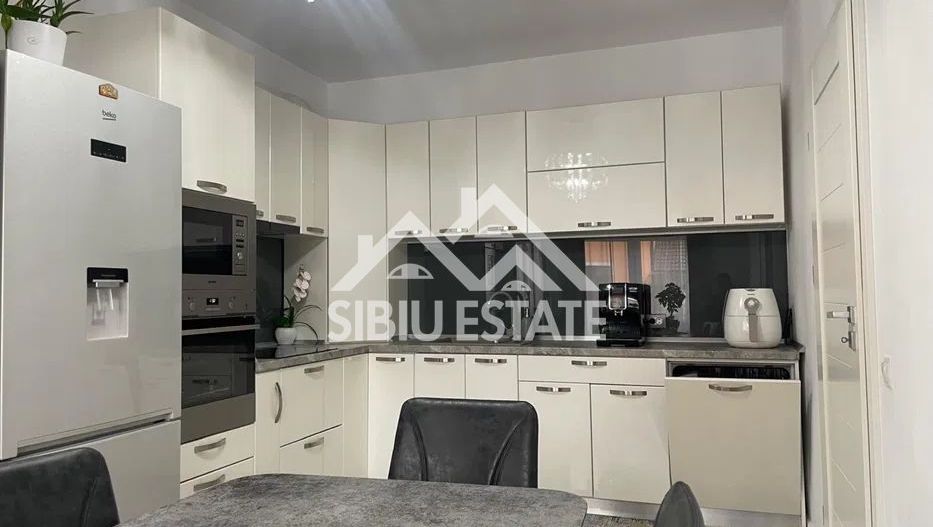 Casa 4 Camere 2 Bai Balcon si Terasa 21mp, mobilata si utilata - Poză 5