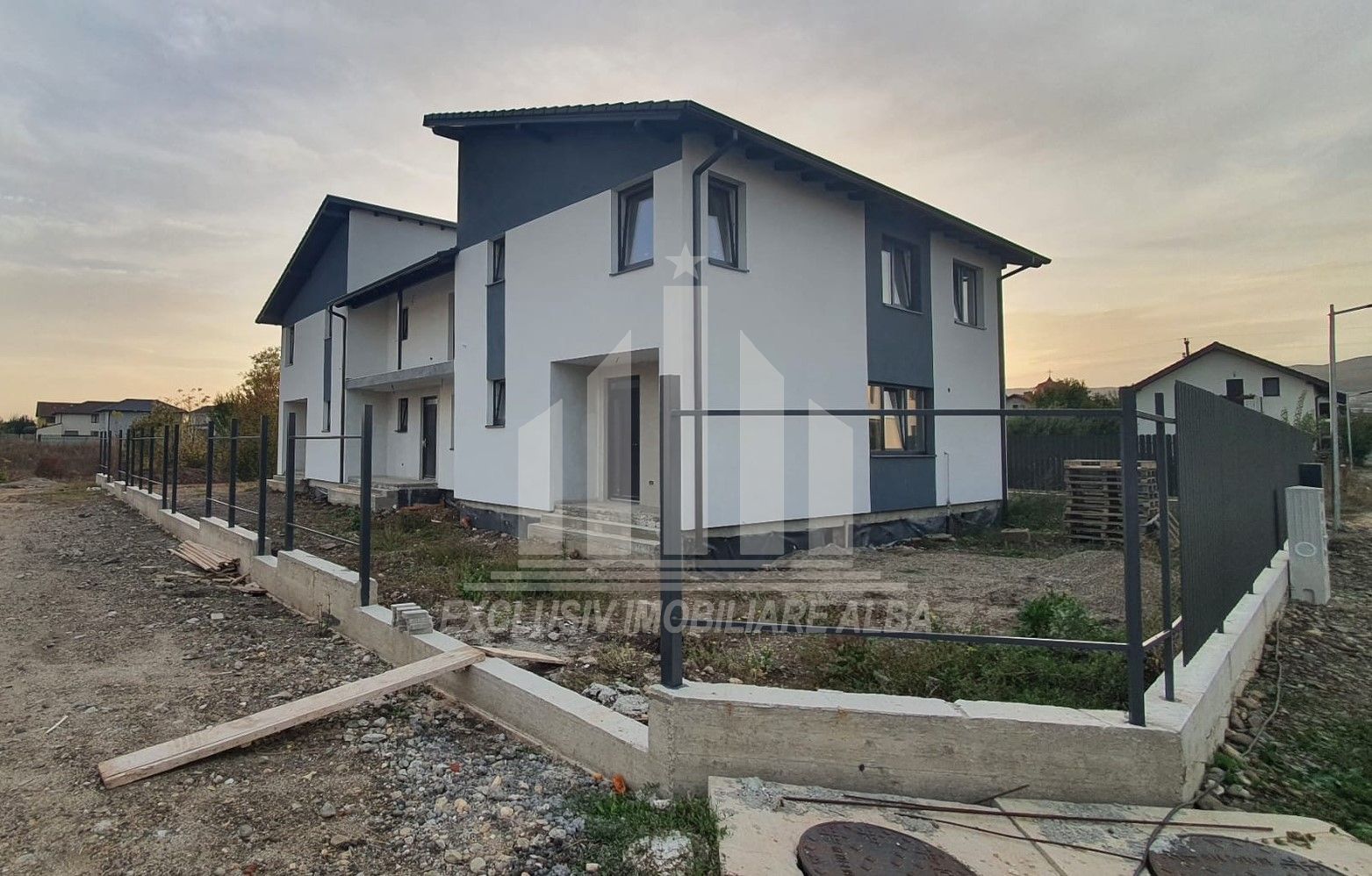 Casa insiruita de vanzare, Cetate - Poză 2