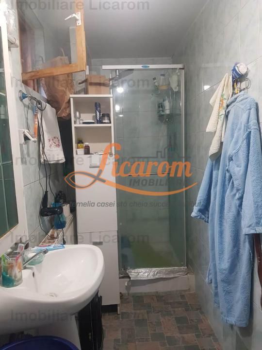 Corp de casa Blumana, zona str Lunga,curte,pod,beci. - Poză 3