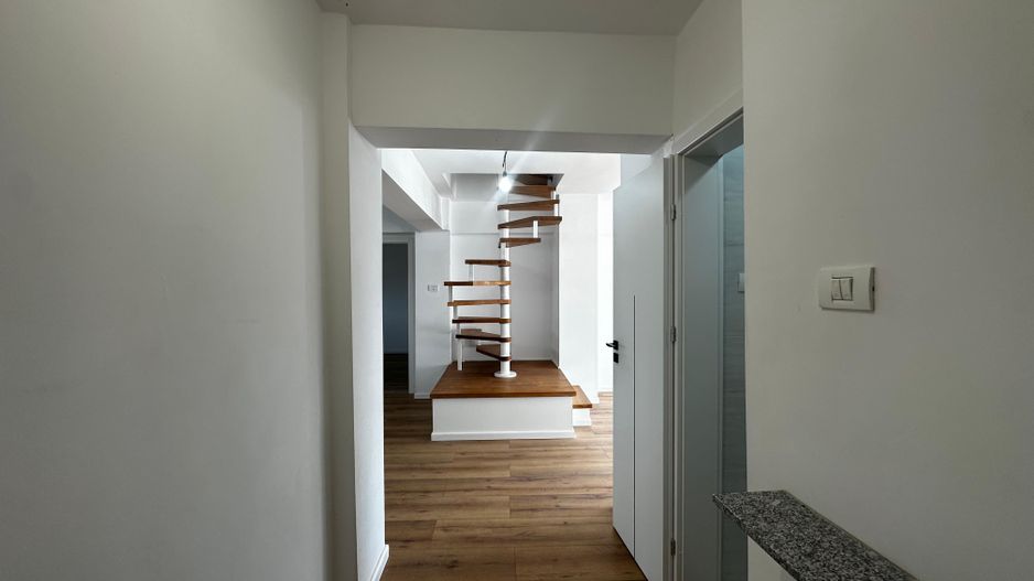 Apartament complet renovat cu 4 camere - Poză 4