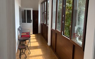 Apartament cu 3 camere – zona centrală - Poză 1