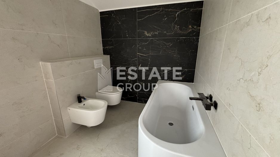 Casa individuala cu 4 camere in Mosnita Noua zona Castel - Poză 5