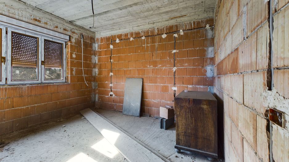 Casă la sol cu teren de 3.451mp în Gai - Poză 5