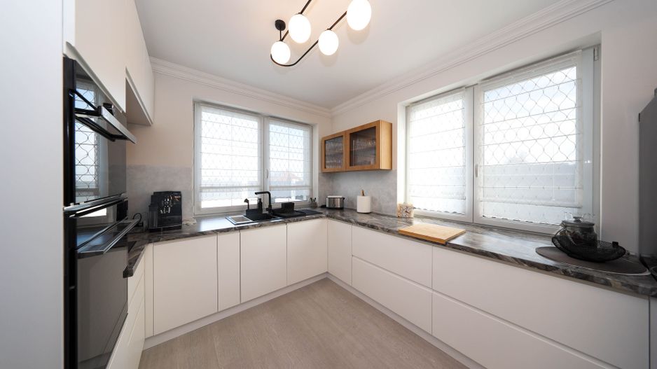 Casă ideală pentru familie în Brașov, Bunloc – spațioasă, luminoasă, priveliște - Poză 7