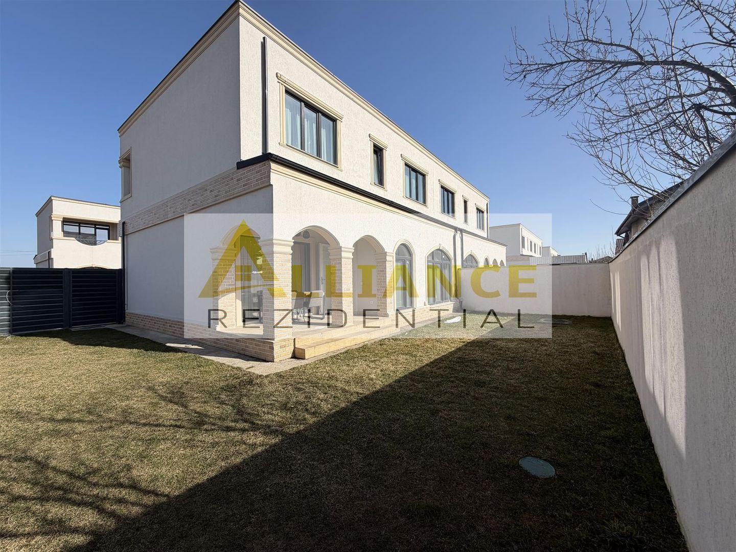 Vila moderna cu arhitectura deosebita gata sa devina acasa - Poză 4