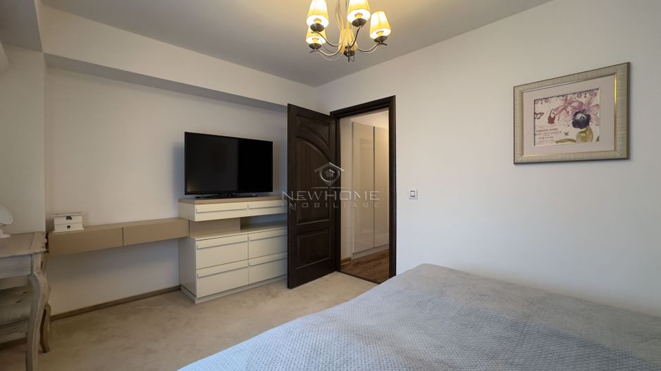 Apartament cu 3 camere, Parcare, P-ta Cipariu  zona Central - Poză 14