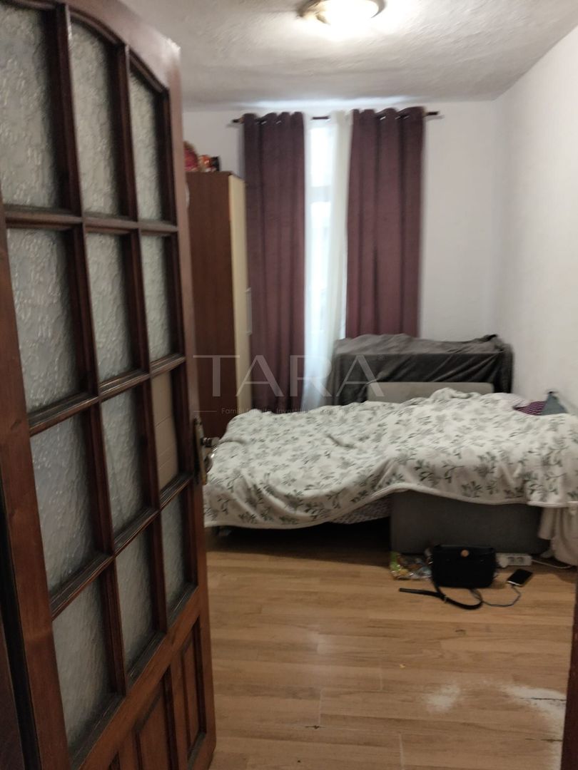Casă în Piața Unirii – Curte, Parcare și Potențial de Mansardare - Poză 2