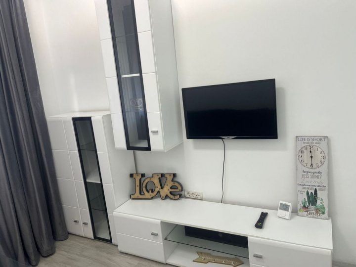 Garsoniera demisol foarte inalt centrala 26 mp - Poză 1