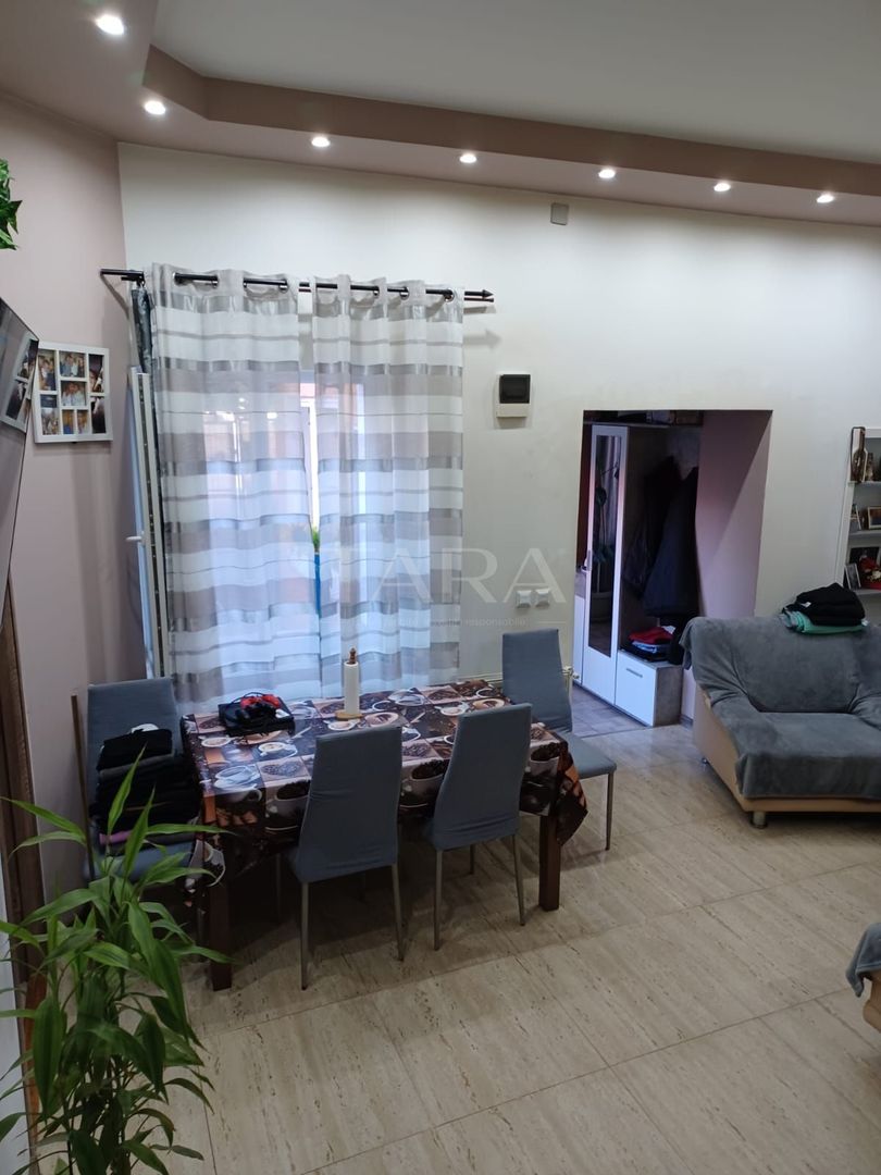 Casa insiruita de vanzare cu 4 camere in zona Centrala - Poză 1