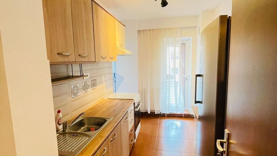 Închiriez apartament 3 camere ultracentral - Poză 4