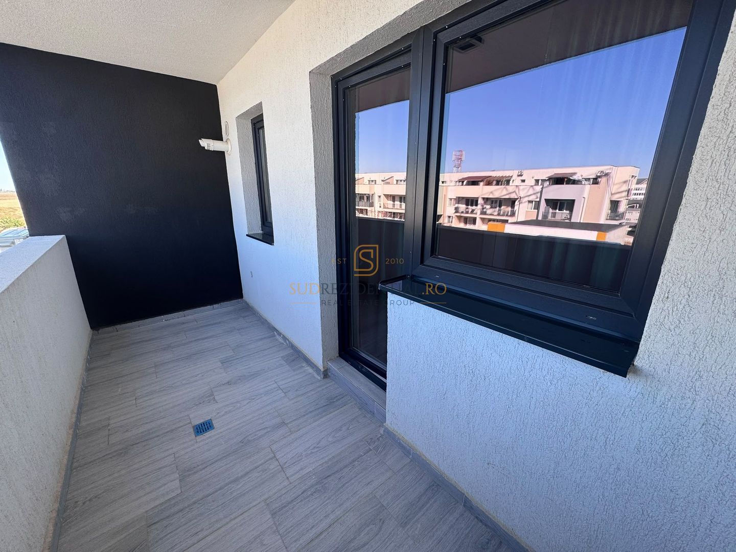 Apartament cu o camera, piscina exterioara, metrou Berceni - Poză 8
