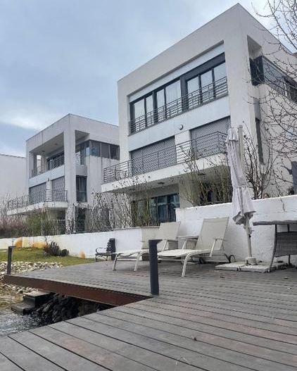 Vila P+2 Cu vedere si deschidere la lac - Poză 15