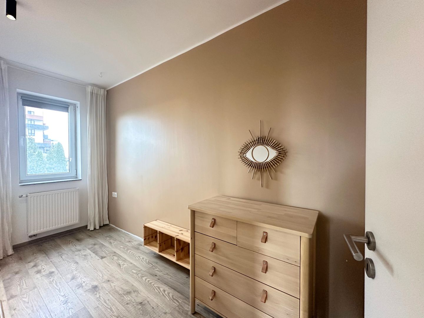 Apartament 2,5 camere chic cu grădină balcon vitrat și mobilier premium - Poză 19