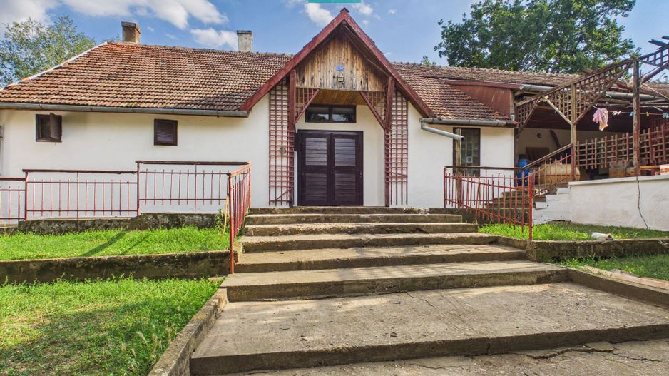 Colnă cu 7 camere în Covăsânț și teren 9 ha - Poză 1