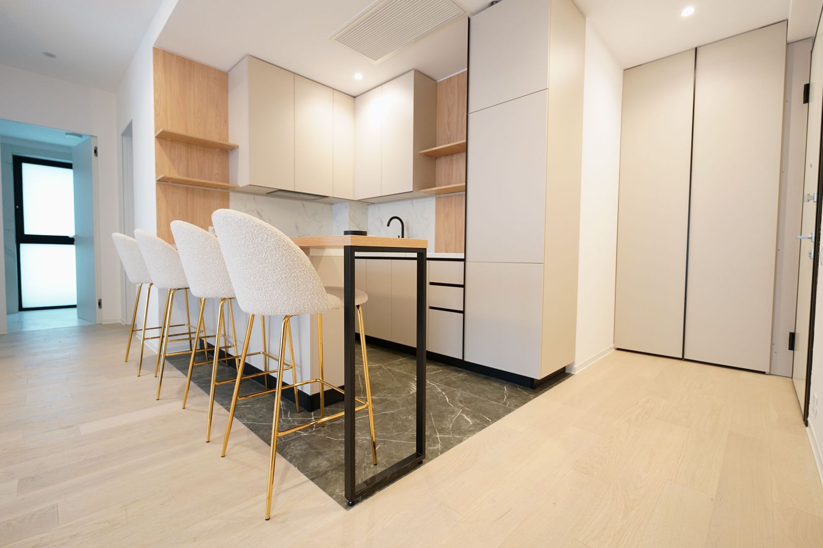 3 Camere + Parcare, Curte 75mp, One Lake Club - Poză 8