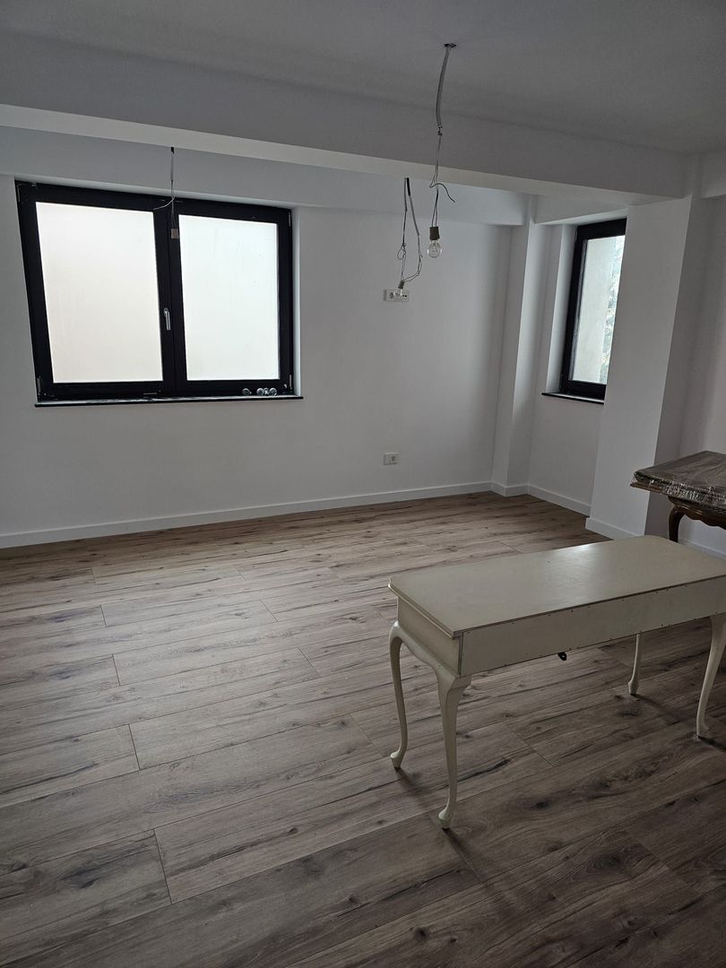 Apartament cu 2 camere de vânzare în Central, Craiova - Poză 2