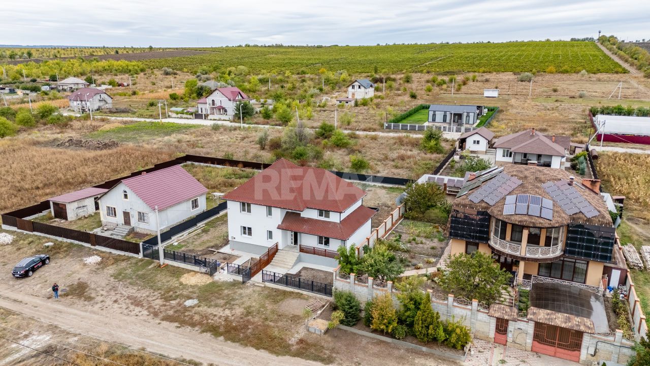 Duplex Modern în Ghidighici – 4 Camere, 96 m², 6 Ari, la 10 Minute de Chișinău - Poză 4