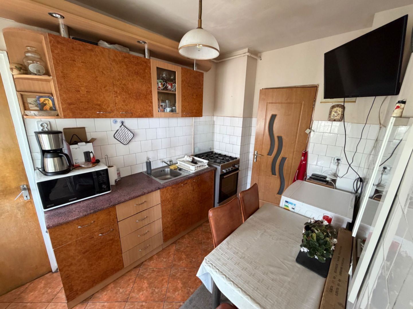 Apartament 2 camere, decomandat - zona Cetate - Poză 4