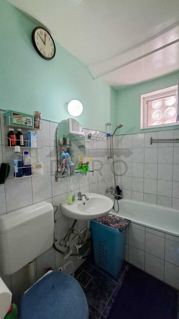 De vanzare Apartament cu 3 camere - Poză 2