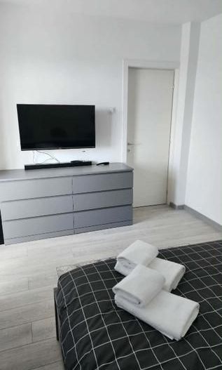 Apartament 3 Camere ,  renovat , mobilat si utilat  la 300 m de metrou 1 Mai - Poză 11