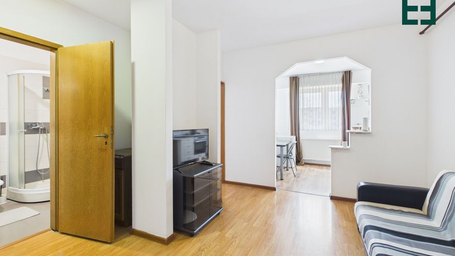 De închiriat - Apartament cu 2 camere -  Zona Confecții - Arad - Poză 1