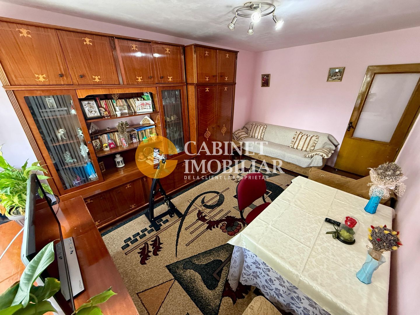 Rond Zimbru - Apartament cu 3 camere decomandat - Bloc dupa 1980 - Poză 1