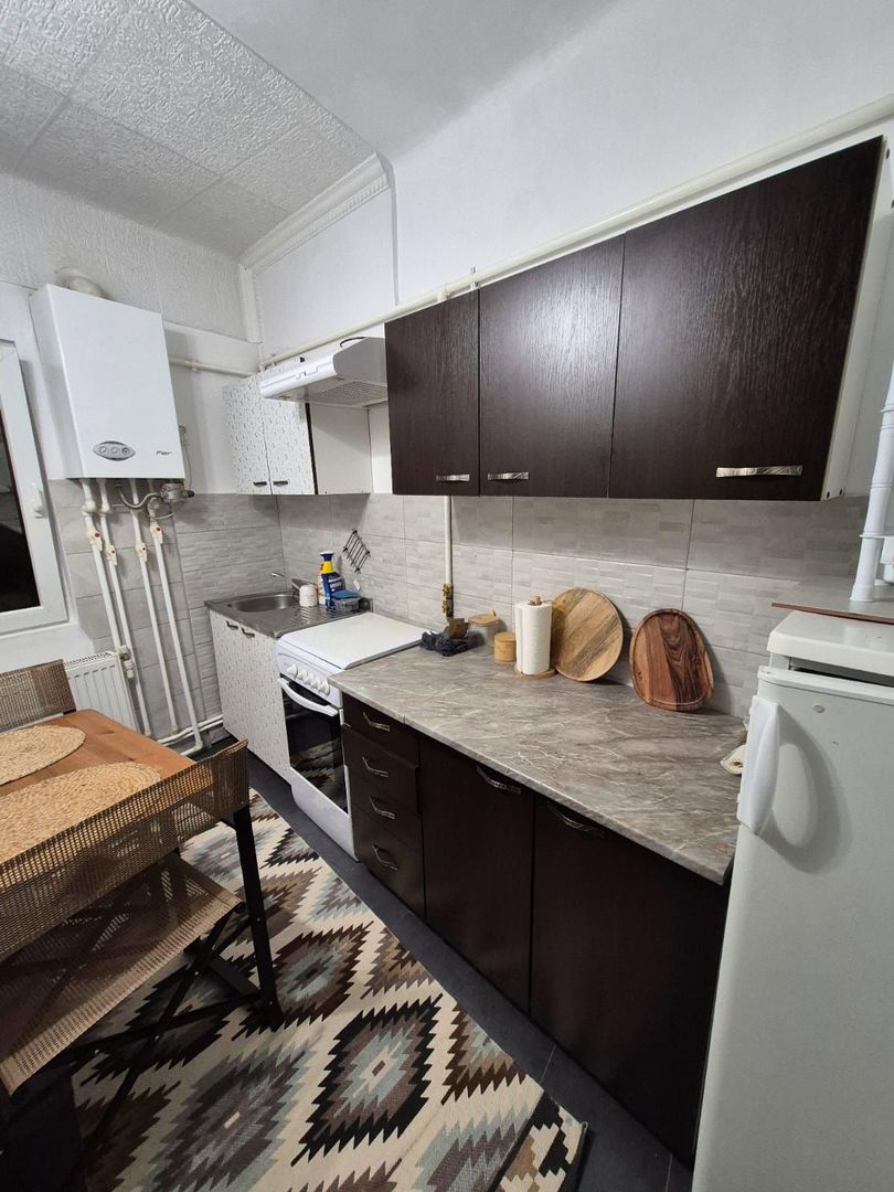 Garsoniera de inchiriat |ultracentral Piata Victoriei Sfintii Voievozi - Poză 7