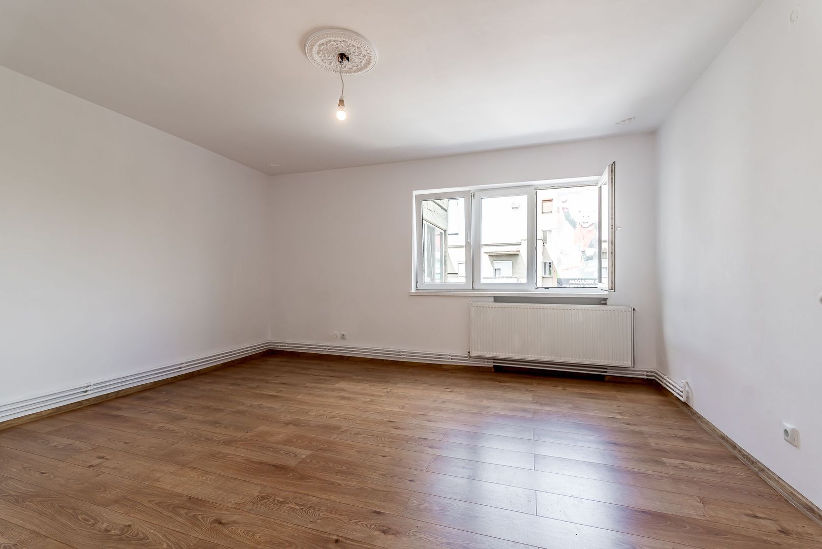 Apartament 2 camere Ultracentral, bvd Revolutiei, Arad - COMISION 0 - Poză 3