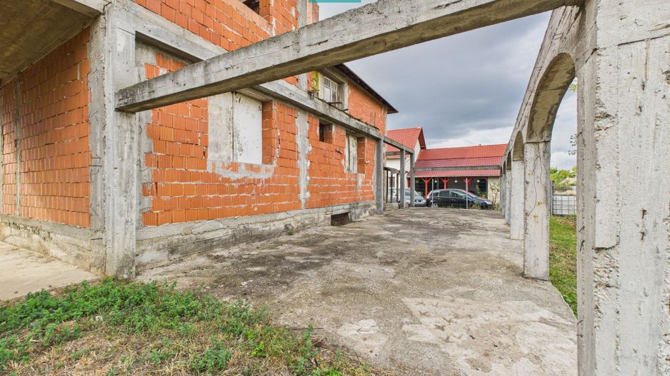 Casă la roşu S+P+1 în Bodrogu Nou - Poză 4