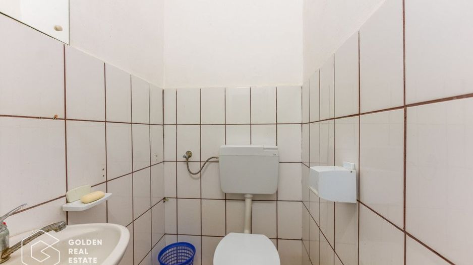 Cladire cu 24 camere, langa Castelul Regal Savarsin - Poză 9
