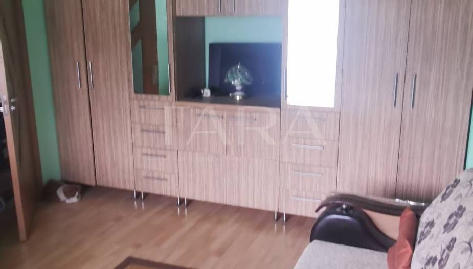 Apartament 4 camere decomandat – zonă Penny, ideal pentru investitie. - Poză 2