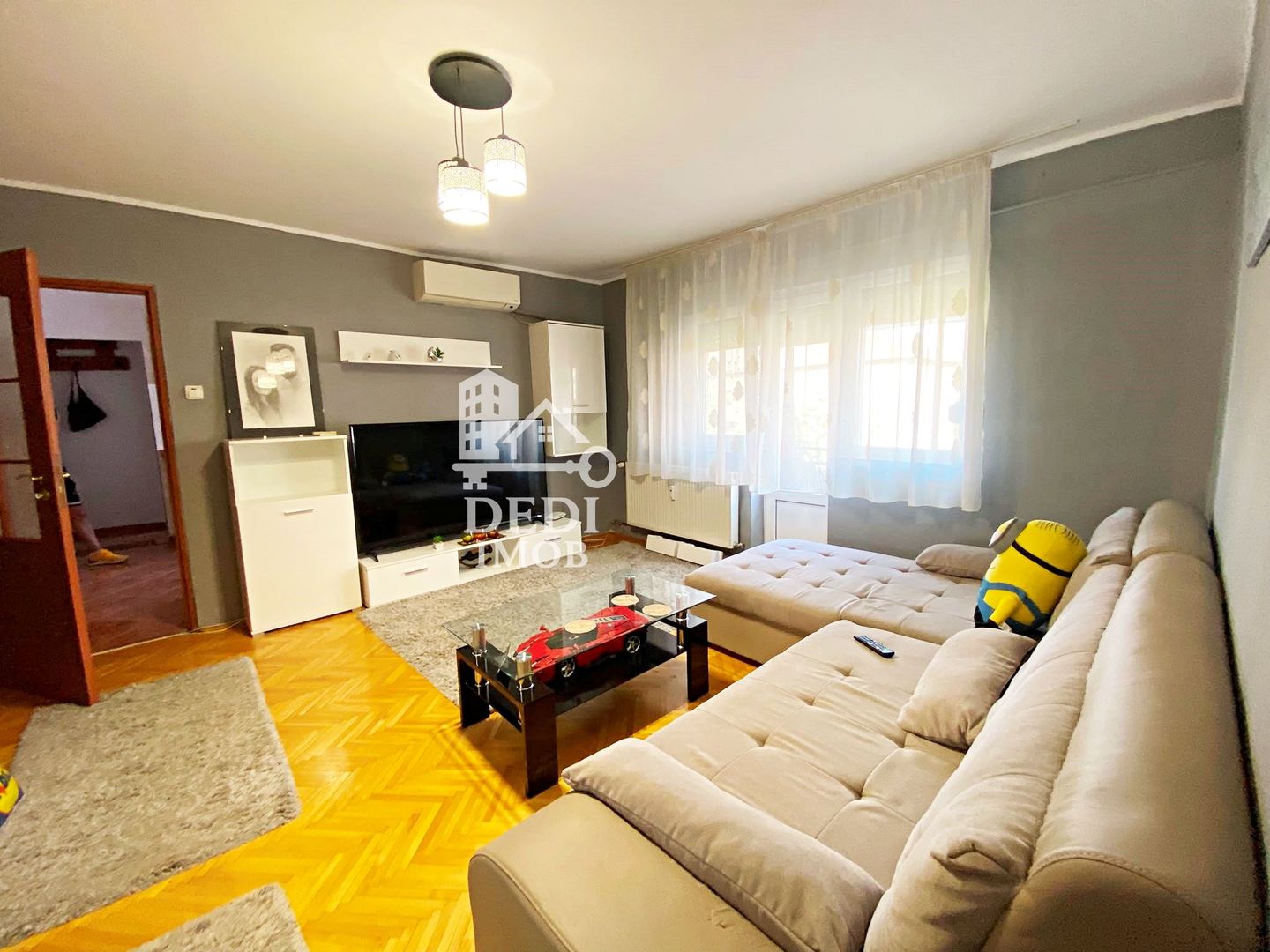 Apartament 3 camera de vânzare in zona Rogerius, Oradea - Poză 1