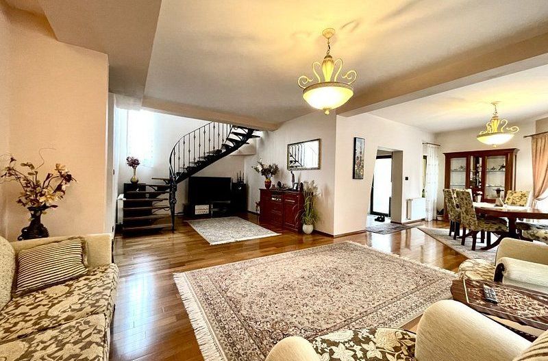 Design clasic, pozitie centrală - casă  în Dumbrăvita - Poză 4