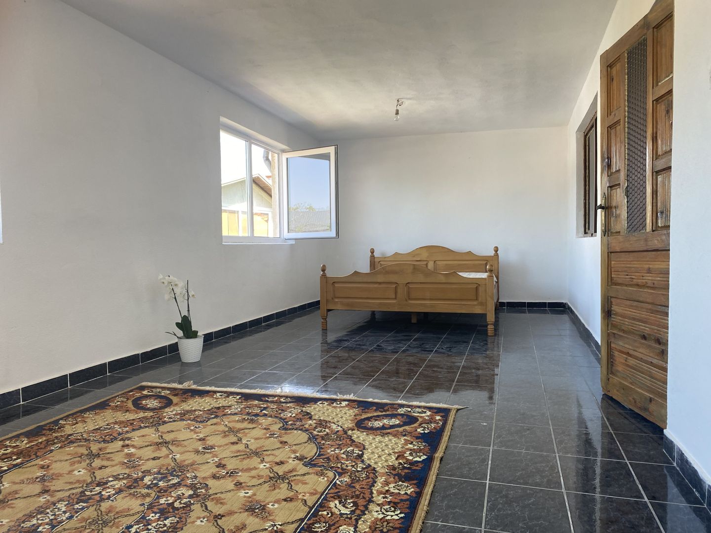 Vanzare apartament -3 camere la casă, etaj 1+pod+cota teren–Târgoviște - Poză 3