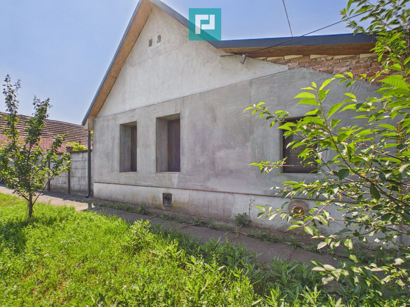 Casă renovată cu 3 camere în Battonya - Poză 1