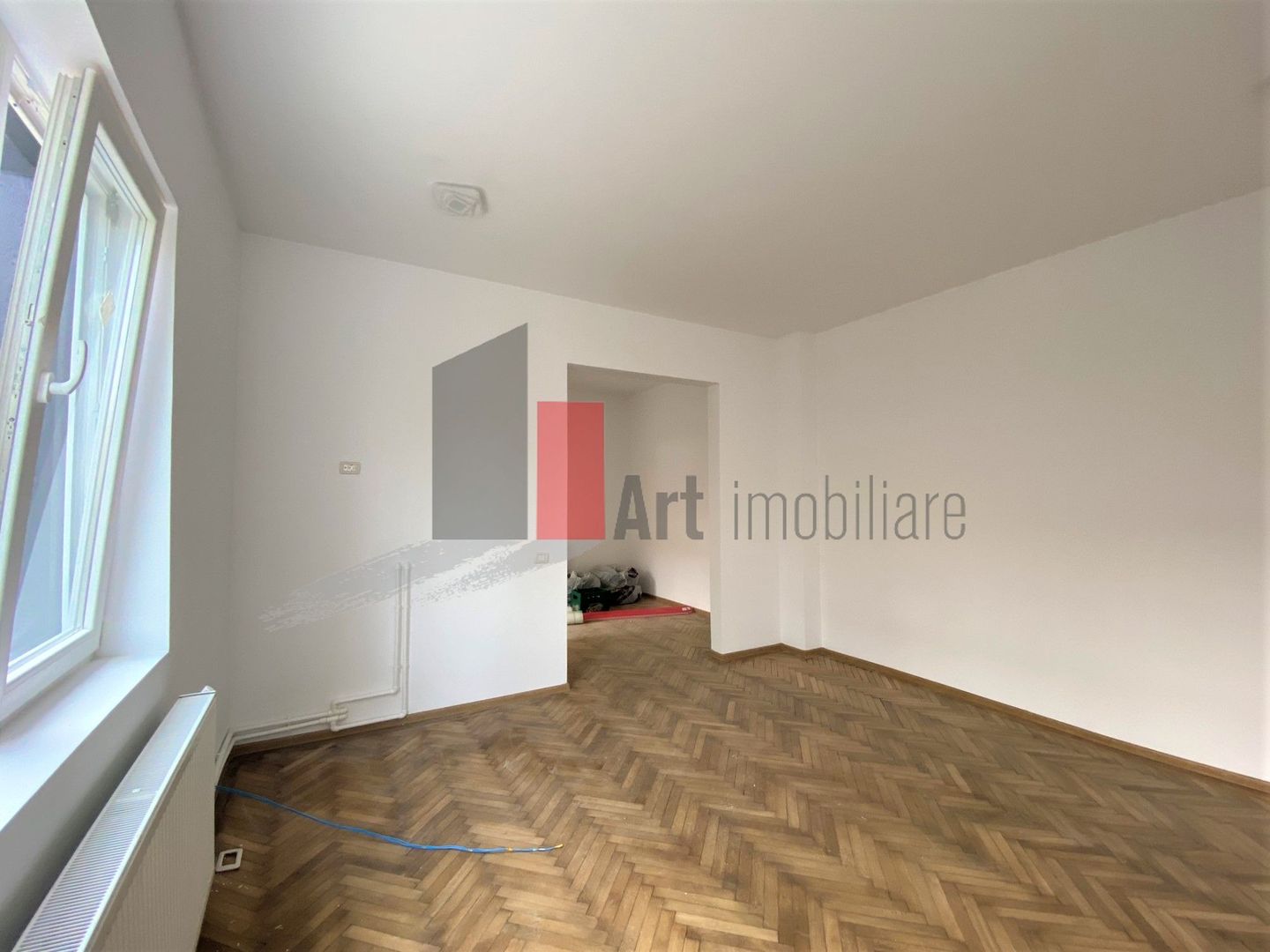 Garsoniera spatioasa in vila cu loc parcare | Zona Mosilor - Poză 1