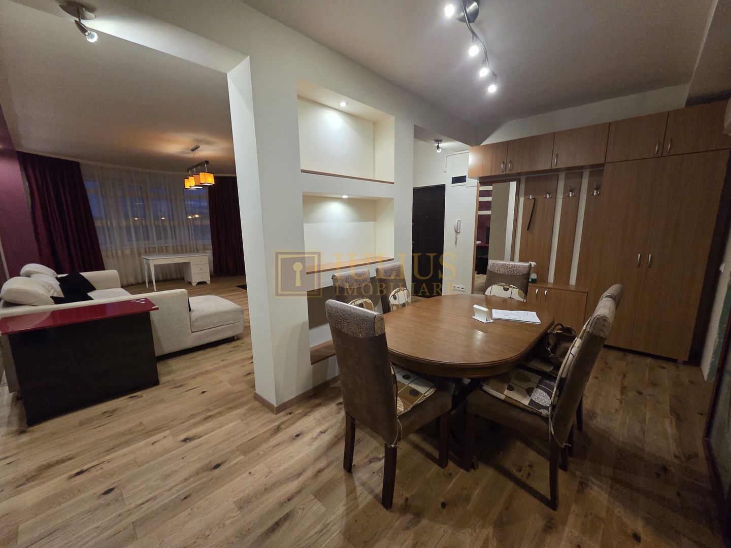 3 camere-107 mp, situat intr-o vila, loc de parcare, centrala gaz - Poză 29