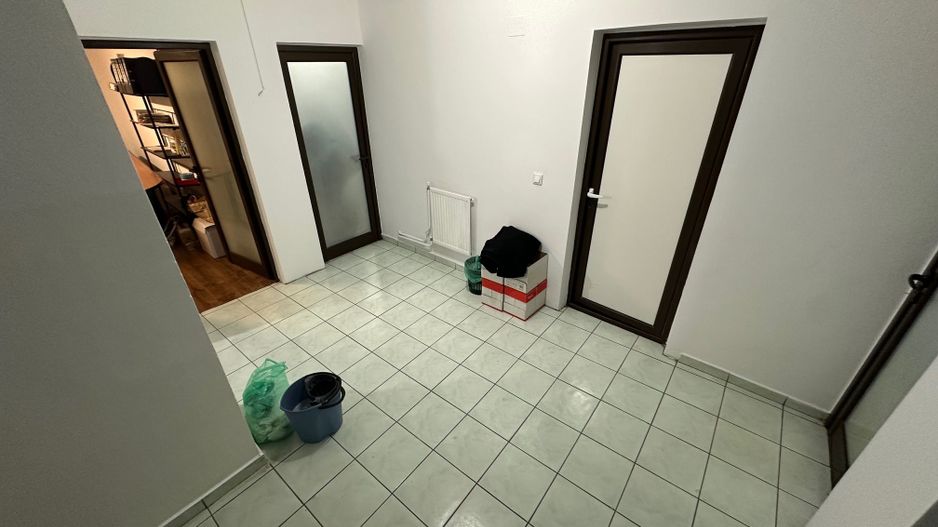 Cladire pretabila spațiu birouri/ clinica - Poză 17