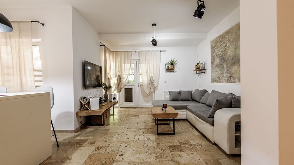 Casă de vânzare – Via Carmina, Vladimirescu -zonă rezidențială premium - Poză 3