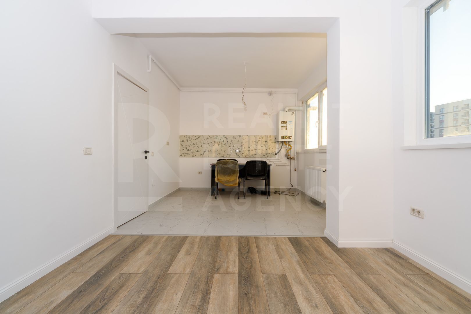 Vânzare, apartament, 4 camere, zona Giulești, București - Poză 2
