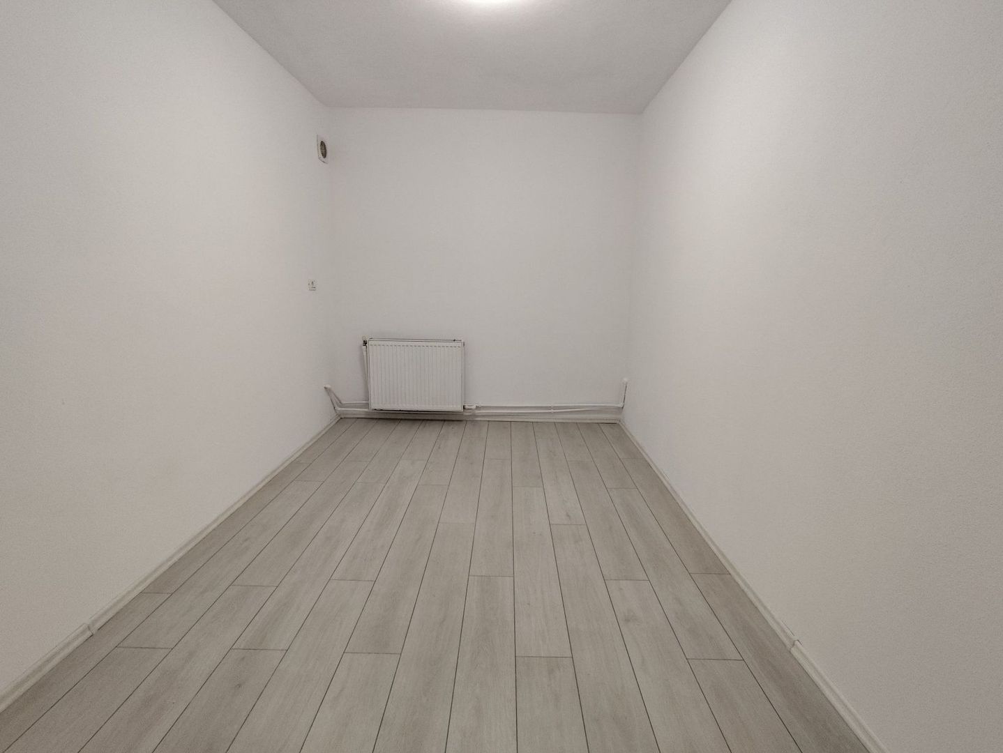 De vanzare apartament 2 camere Piata Victoriei cu parcare sect 1 - Poză 2