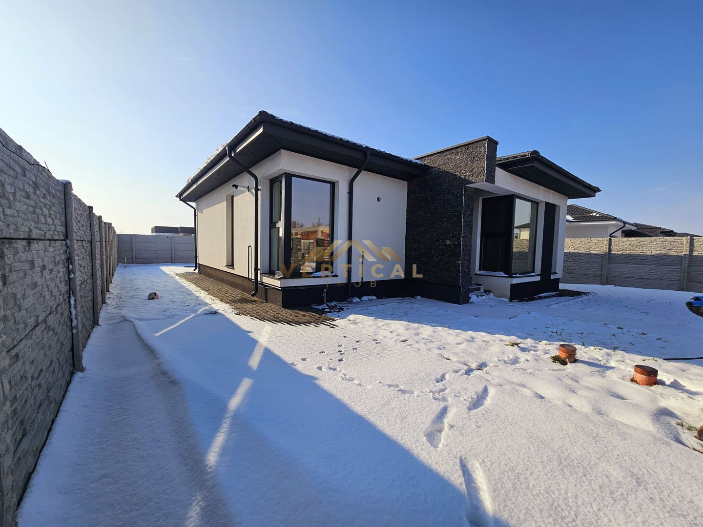 Casa parter de inchiriat cu 3 camere - comuna Berceni - Poză 2