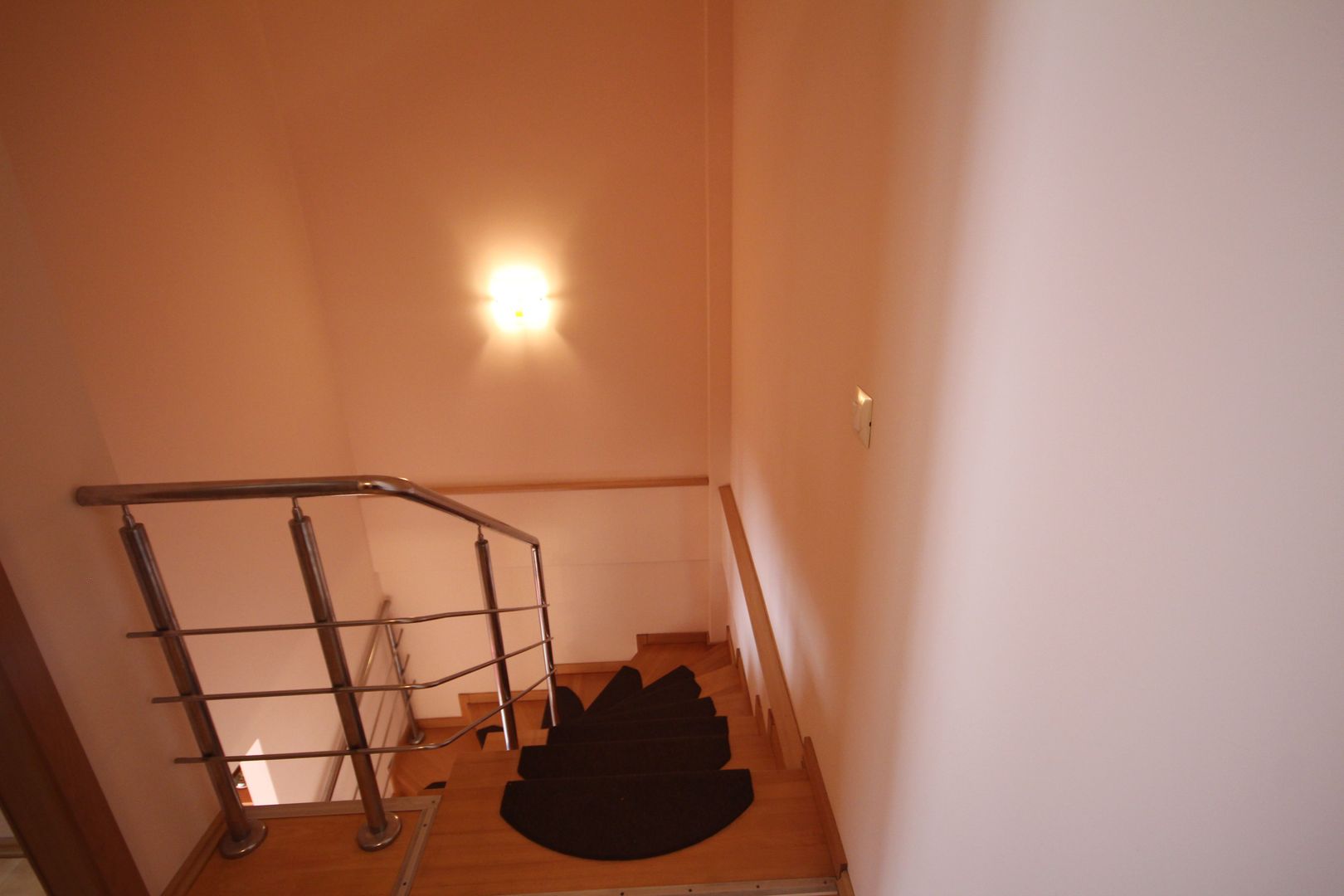 Apt cu  scara interioara  langa Kaufland Dumbravita - Poză 12