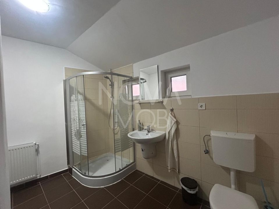Casa de vanzare 200 mp cu spatiu comercial la parter, strada Lunga - Poză 16