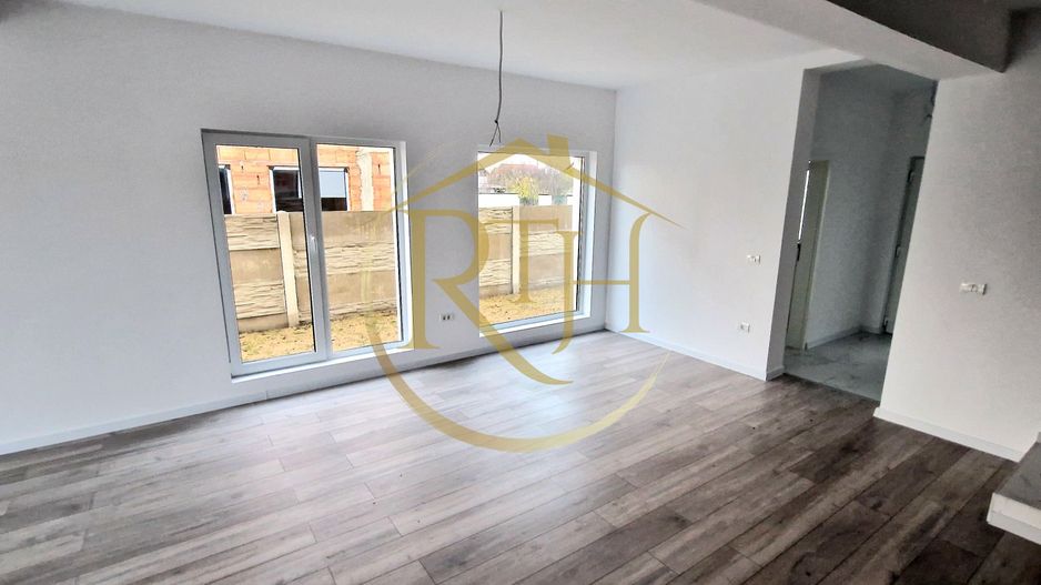 Duplex de vanzare cu 4 camere,2 bai,250 mp teren-Mosnita Veche zona Centrala. - Poză 2